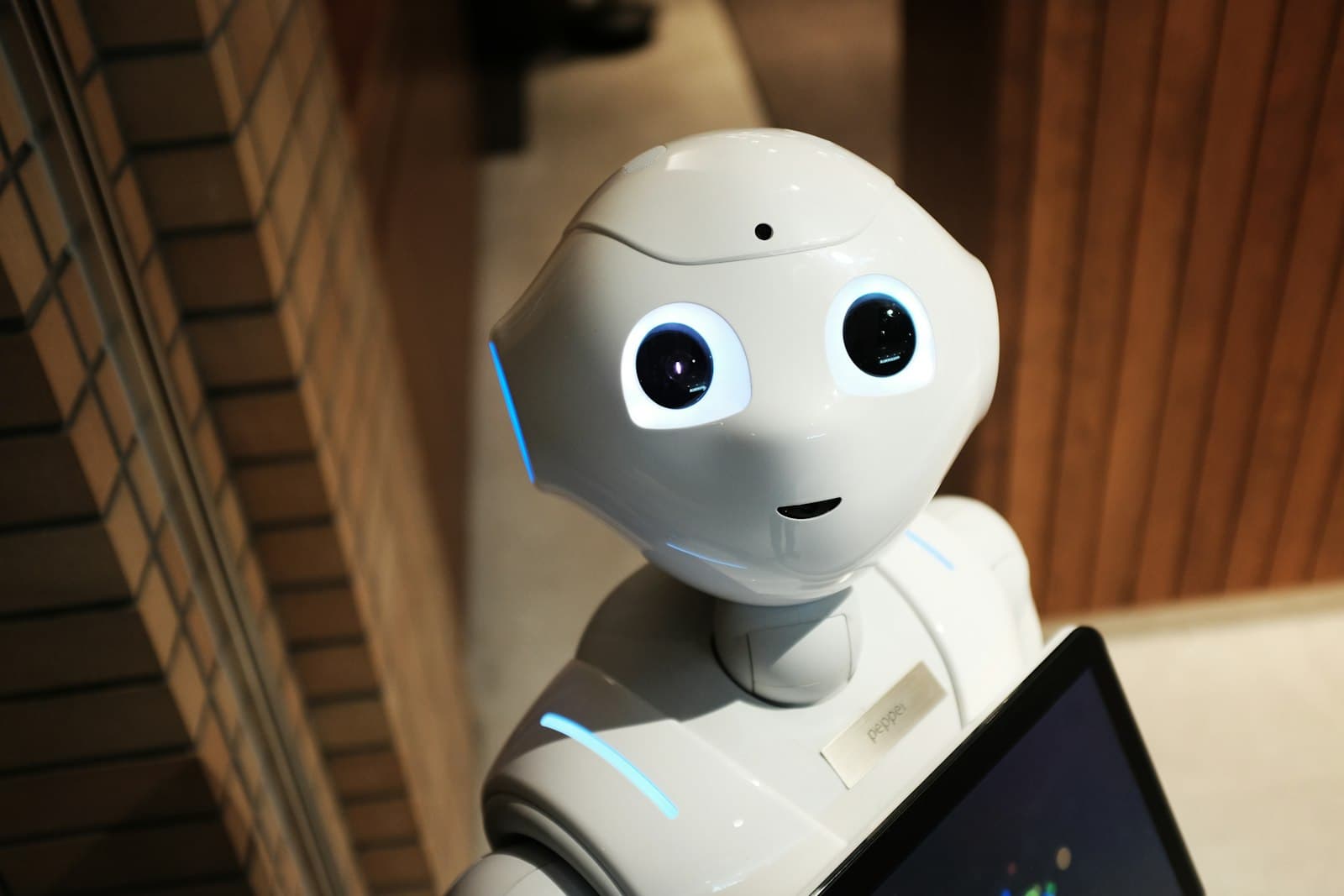 Robot humanoide de servicio como imagen de automatización con IA